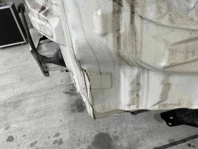 トヨタ　クラウン　GRS210　リアバンパー交換　バックパネル修理　テールレンズ交換
