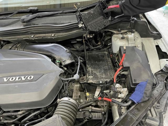 V40　継続車検　ボルボ　MB4164T　冷却水タンク交換　ブレーキパット交換