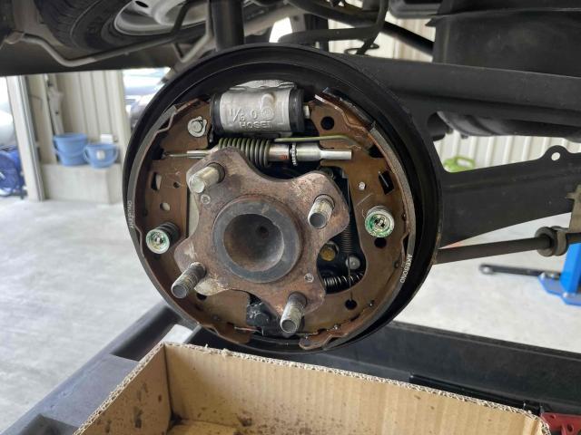 スズキ　エブリイ　DA64V　スパークプラグ交換　ロワアーム交換　リアブレーキカップ交換