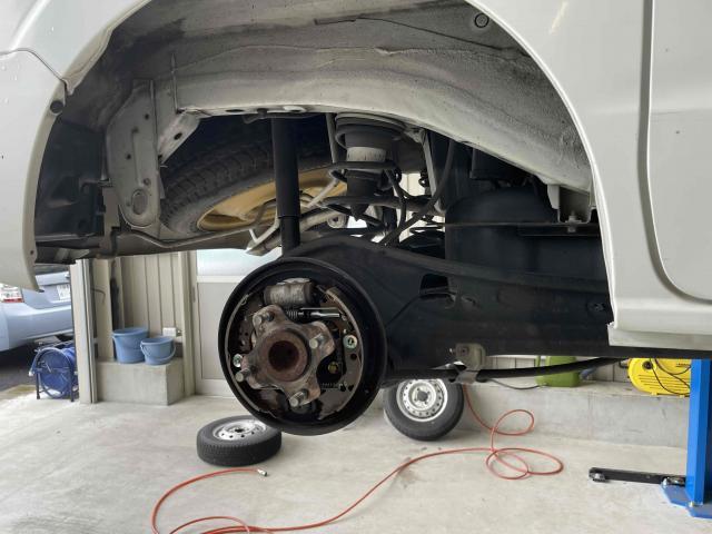 スズキ　エブリイ　DA64V　継続車検　タイロッドエンドブーツ交換　ブレーキパット交換　スタビラーザーリンク交換