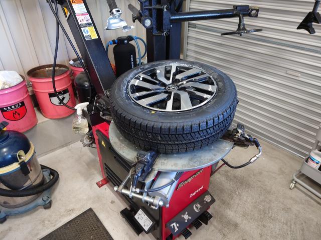 トヨタ　ルーミー　スタッドレスタイヤ交換　ブリヂストンスタッドレスタイヤ