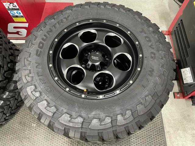 トヨタ　ハイラックスピックアップ　GUN125　持ち込みホイール・タイヤ交換