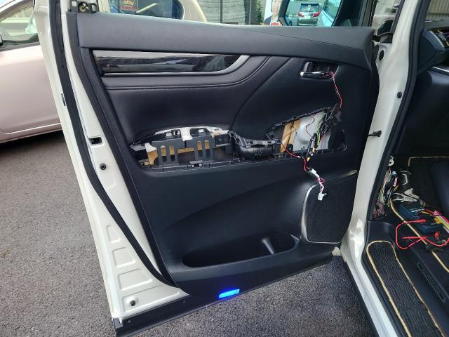 トヨタ　アルファード　その他電装系取付　持ち込みワーニングランプ取り付け