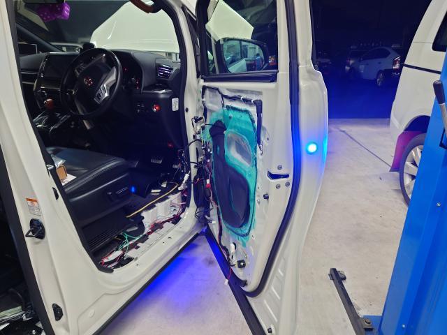 トヨタ　アルファード　その他電装系取付　持ち込みワーニングランプ取り付け