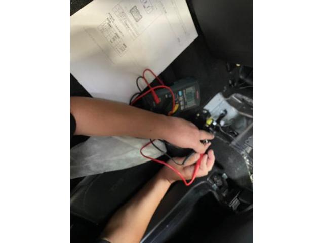 トヨタ　アルファード　トヨタ純正ボルテージインバータ取り付け