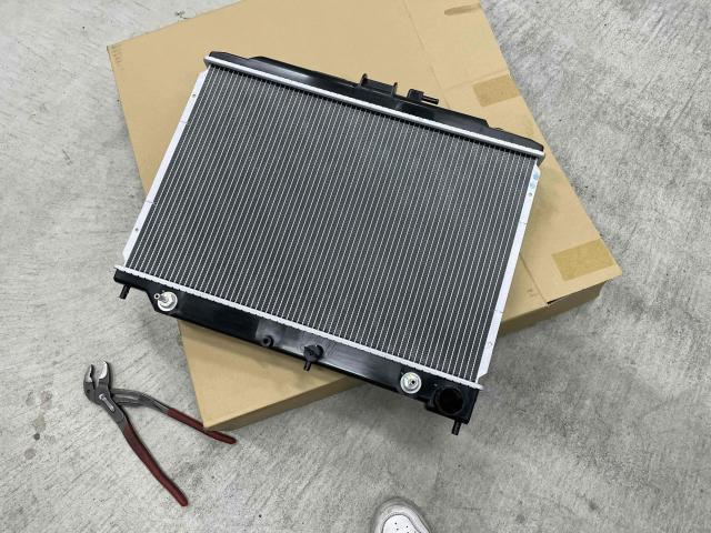 日産　NV350キャラバンバン　VW2E26　ラジエーター交換