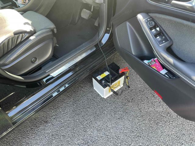 メルセデス・ベンツ　Ａクラス　DBA-176042　バッテリー交換