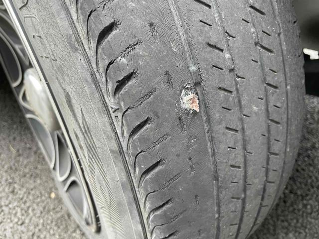 トヨタ　ハイエースバン　TRH201V　パンク修理