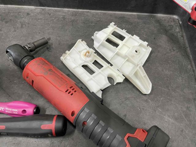 トヨタ　30プリウス　ZVW30　フロントバンパー浮き　バンパーリテーナ交換