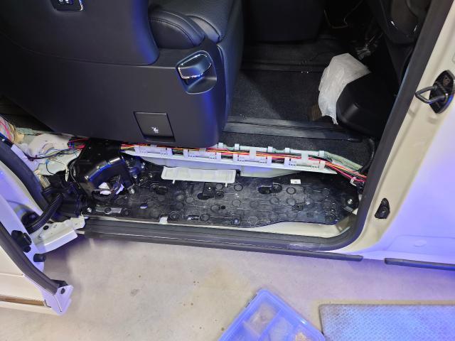 トヨタ　30アルファード　純正エグゼクティブシート取り付け