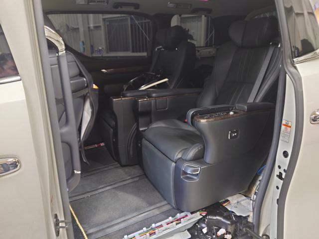 トヨタ　30アルファード　純正エグゼクティブシート取り付け