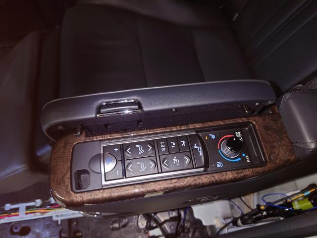 トヨタ　30アルファード　純正エグゼクティブシート取り付け