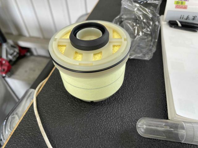 トヨタ　ハイエースバン　KDH201V　継続車検　フューエルフィルター交換