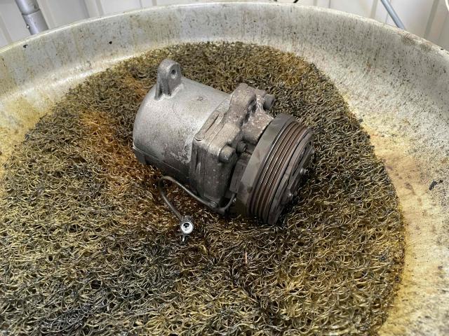 スズキ　エブリイ　DA64V　エアコンコンプレッサー交換