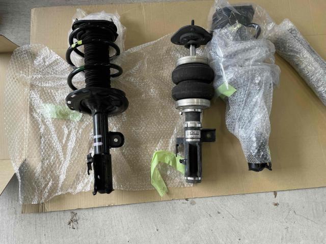 トヨタ　ヴェルファイア　AGH30W　エアサスペンション取外し