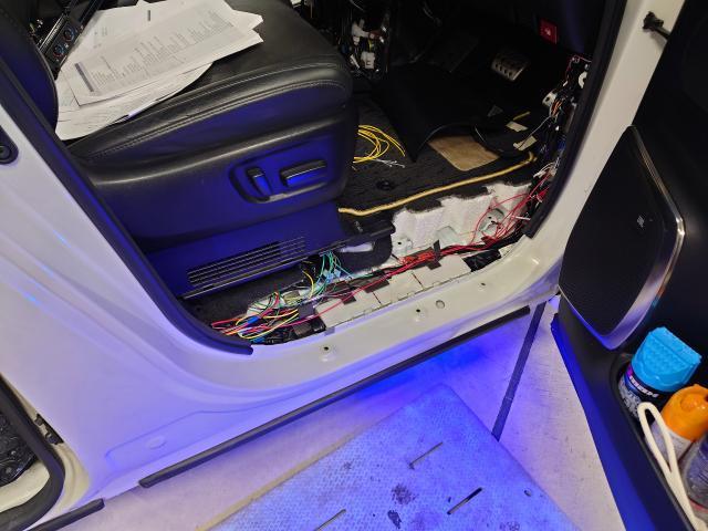 トヨタ　アルファード　エグゼクティブラウンジ純正パワーシート取り付け　冷風機能