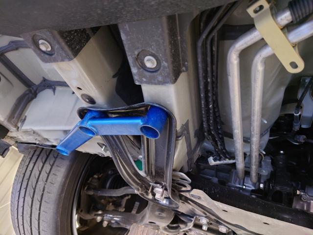 トヨタ　アルファード　サスペンション・足回りパーツ取付