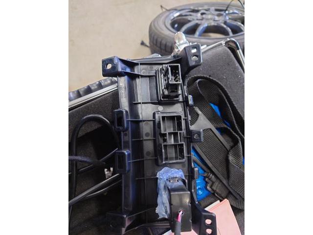 トヨタ　アルファード　センターコンソール交換　内装品取付