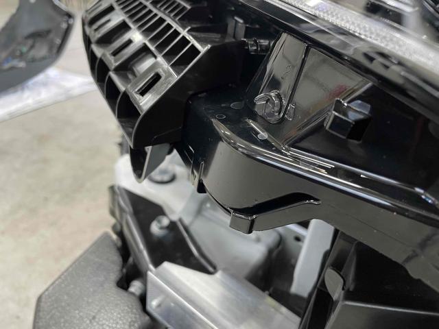 トヨタ　80ハリアー　MXUA80　グリル交換　PHEVグリル交換　フロントバンパー付けにくい