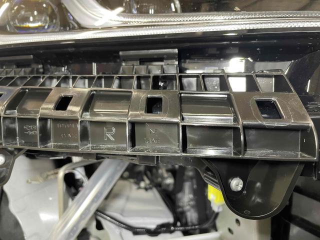トヨタ　80ハリアー　MXUA80　グリル交換　PHEVグリル交換　フロントバンパー付けにくい