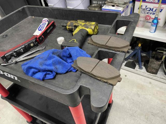 トヨタ　ハイエースバン　KDH201V　ブレーキ鳴き