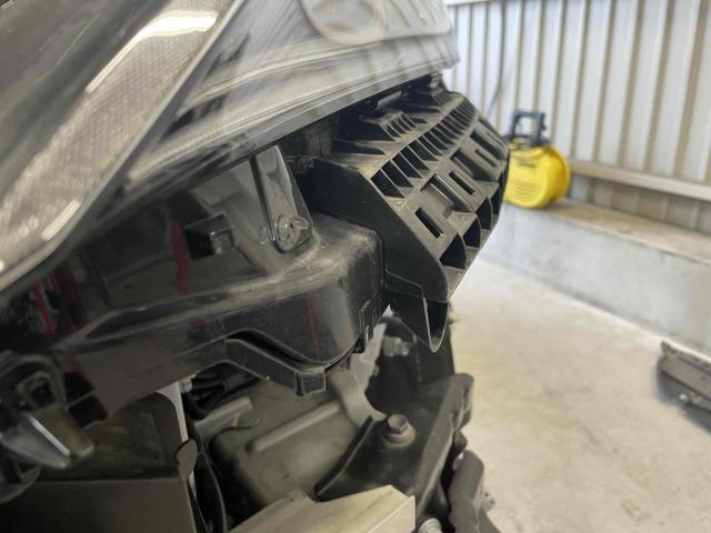 トヨタ　ハリアーハイブリッド　AXUH80　80ハリアー　グリル交換　PHEVグリル交換