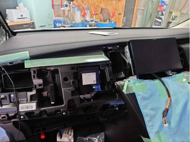 三菱　デリカＤ：５　CV1W　フリップダウンモニター取付　ドラレコ取付