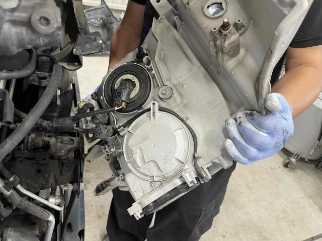 トヨタ　ハイエースバン　KDH201V　ライト交換　ホーン交換