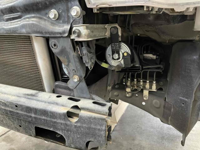 トヨタ　ハイエースバン　KDH201V　ライト交換　ホーン交換