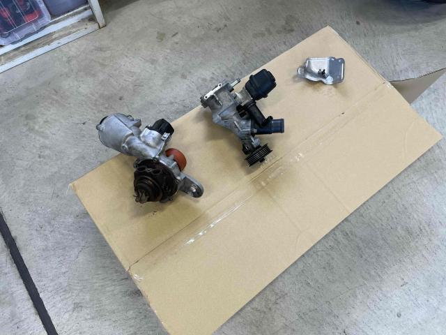 メルセデスベンツ　GLAクラス　156942　ウォーターポンプ交換