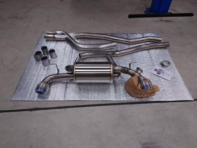 部品持ち込み　トヨタ　GRスープラ　HKSマフラー交換　吸排気系パーツ取付