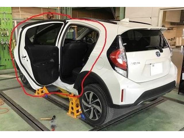 トヨタ　アクア　鈑金修理①