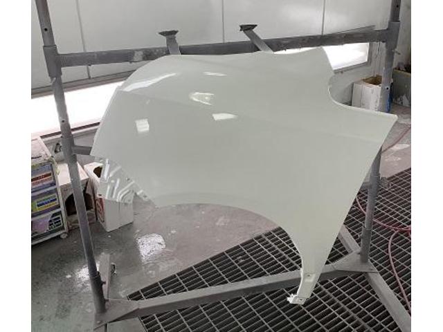 トヨタ　VOXY　フロント部分鈑金修理②