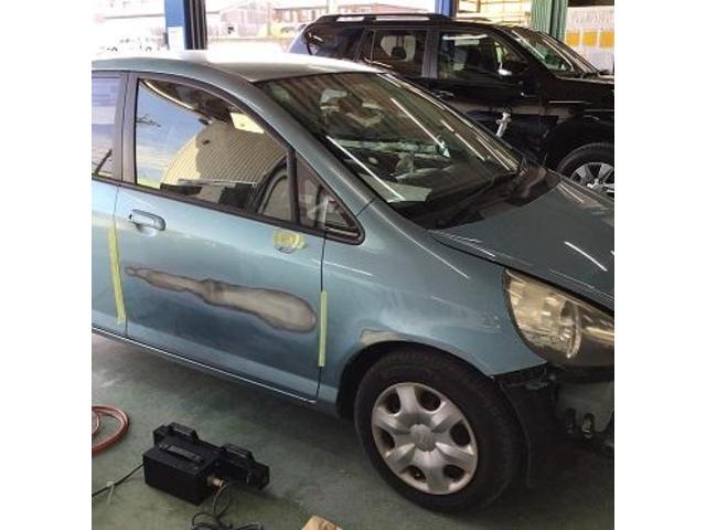 ホンダ　フィット　右回り鈑金修理　①