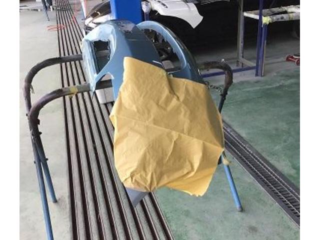 ホンダ　フィット　右回り鈑金修理　①