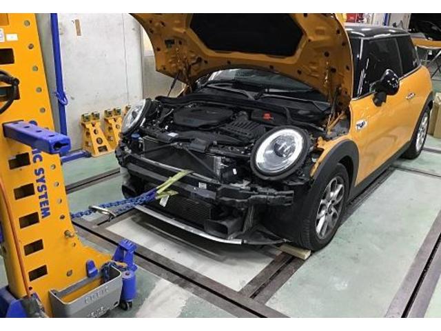 MINI　フロント部分鈑金修理