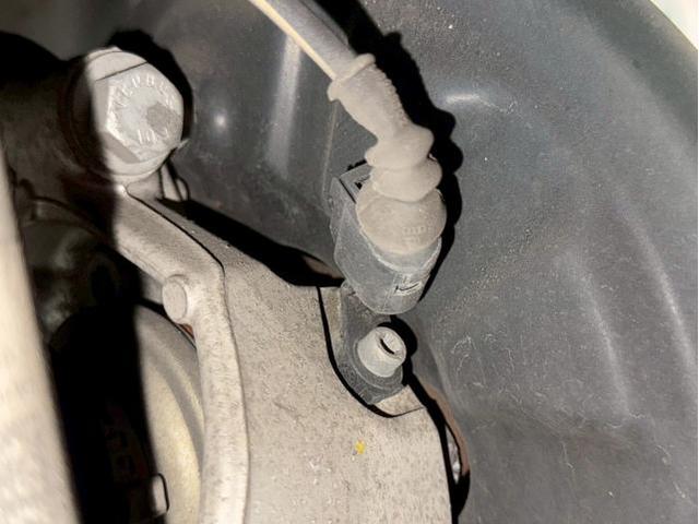 2015年　アウディ　S1　スポーツバック　チェックランプ点灯　TPMS・ABS・ECS故障　スピードセンサー　ABSセンサー　交換　愛知　岐阜　一宮　稲沢　江南