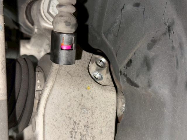 2015年　アウディ　S1　スポーツバック　チェックランプ点灯　TPMS・ABS・ECS故障　スピードセンサー　ABSセンサー　交換　愛知　岐阜　一宮　稲沢　江南