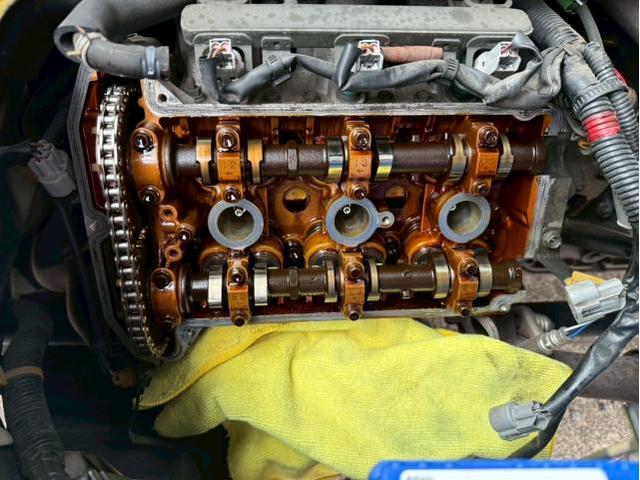 スズキ　キャリイトラック　オイル滲み　プラグホールオイル　タペットカバーパッキン　ベルト　交換　修理　愛知　岐阜　一宮　稲沢　江南　名古屋