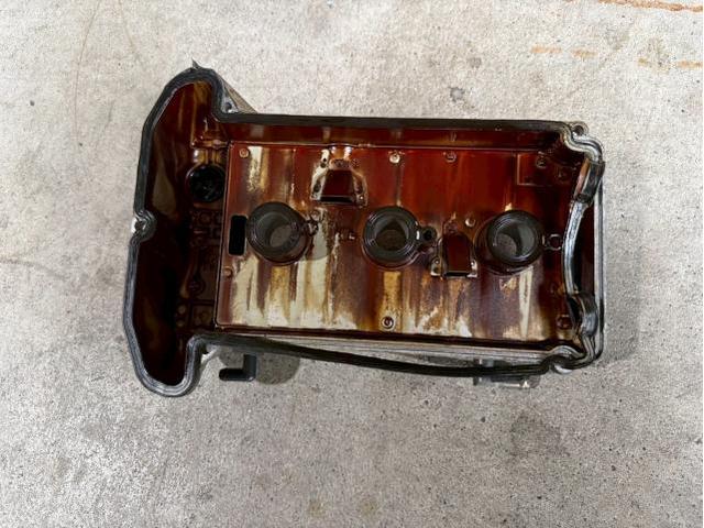 スズキ　キャリイトラック　オイル滲み　プラグホールオイル　タペットカバーパッキン　ベルト　交換　修理　愛知　岐阜　一宮　稲沢　江南　名古屋