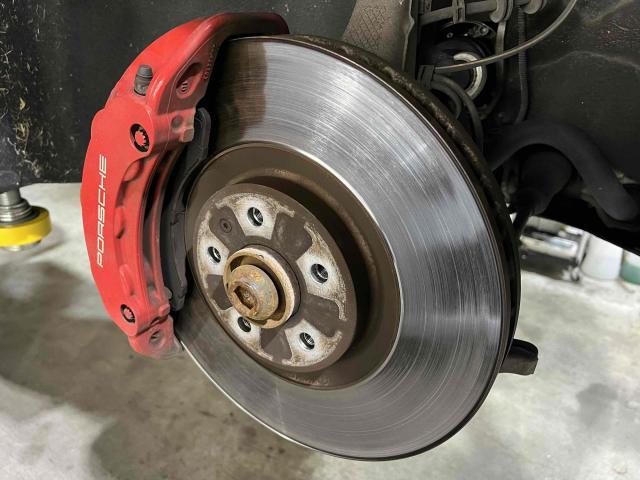 ポルシェ　マカン　GTS　車検　整備　デント修理　ブレーキローター交換　ブレーキ鳴き　オイル交換　エレメント交換　愛知　一宮　岐阜　稲沢　江南　名古屋
