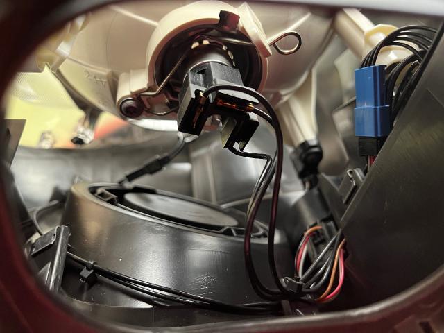 ミニ　SU16　ヘッドライトバルブ交換　輸入車部品交換　輸入車メンテナンス　愛知県西尾市　輸入車大歓迎