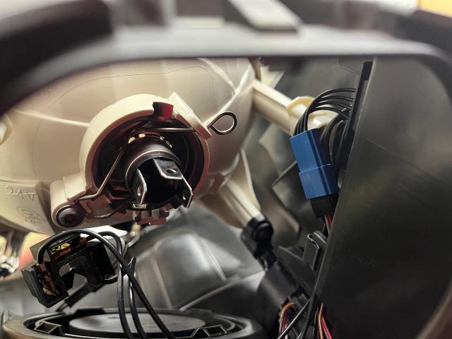 ミニ　SU16　ヘッドライトバルブ交換　輸入車部品交換　輸入車メンテナンス　愛知県西尾市　輸入車大歓迎