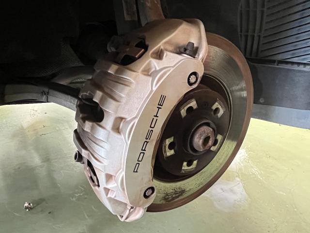 ポルシェ　マカン　塗装　キャリパー塗装　錆落とし　ヘッドライトクリア塗装　愛知県西尾市　