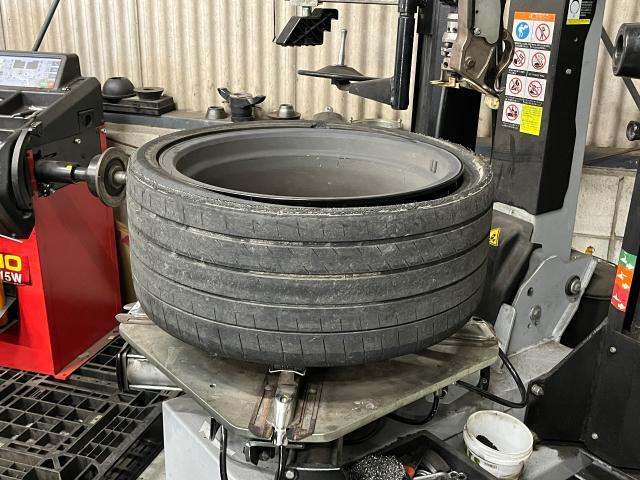 ホンダ　シビック タイプR　タイヤ交換　FL5　265/30r19　愛知県西尾市　タイヤパンク　レッカー依頼　レンタカー　