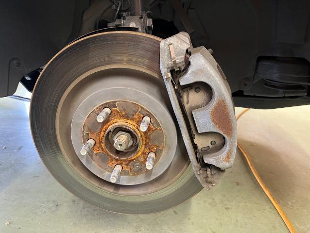 フォード　エクスプローラー　塗装　キャリパー塗装　錆落とし　愛知県西尾市　輸入車大歓迎　輸入車整備受付　