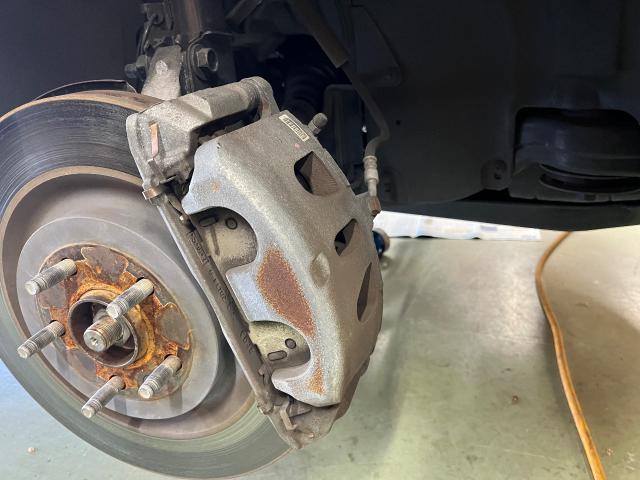 フォード　エクスプローラー　塗装　キャリパー塗装　錆落とし　愛知県西尾市　輸入車大歓迎　輸入車整備受付　