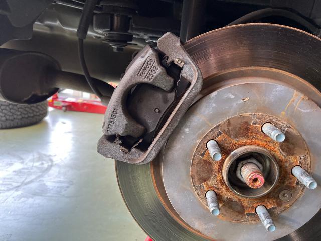 フォード　エクスプローラー　塗装　キャリパー塗装　錆落とし　愛知県西尾市　輸入車大歓迎　輸入車整備受付　