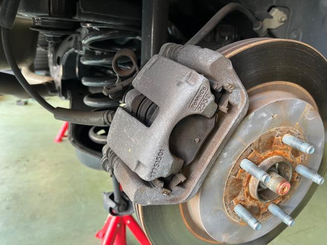 フォード　エクスプローラー　塗装　キャリパー塗装　錆落とし　愛知県西尾市　輸入車大歓迎　輸入車整備受付　