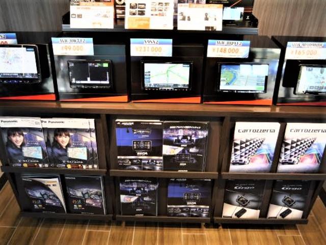 最新のカー用品のご提案もさせていただきます！もちろん展示メーカー以外もお取り寄せ可能です。